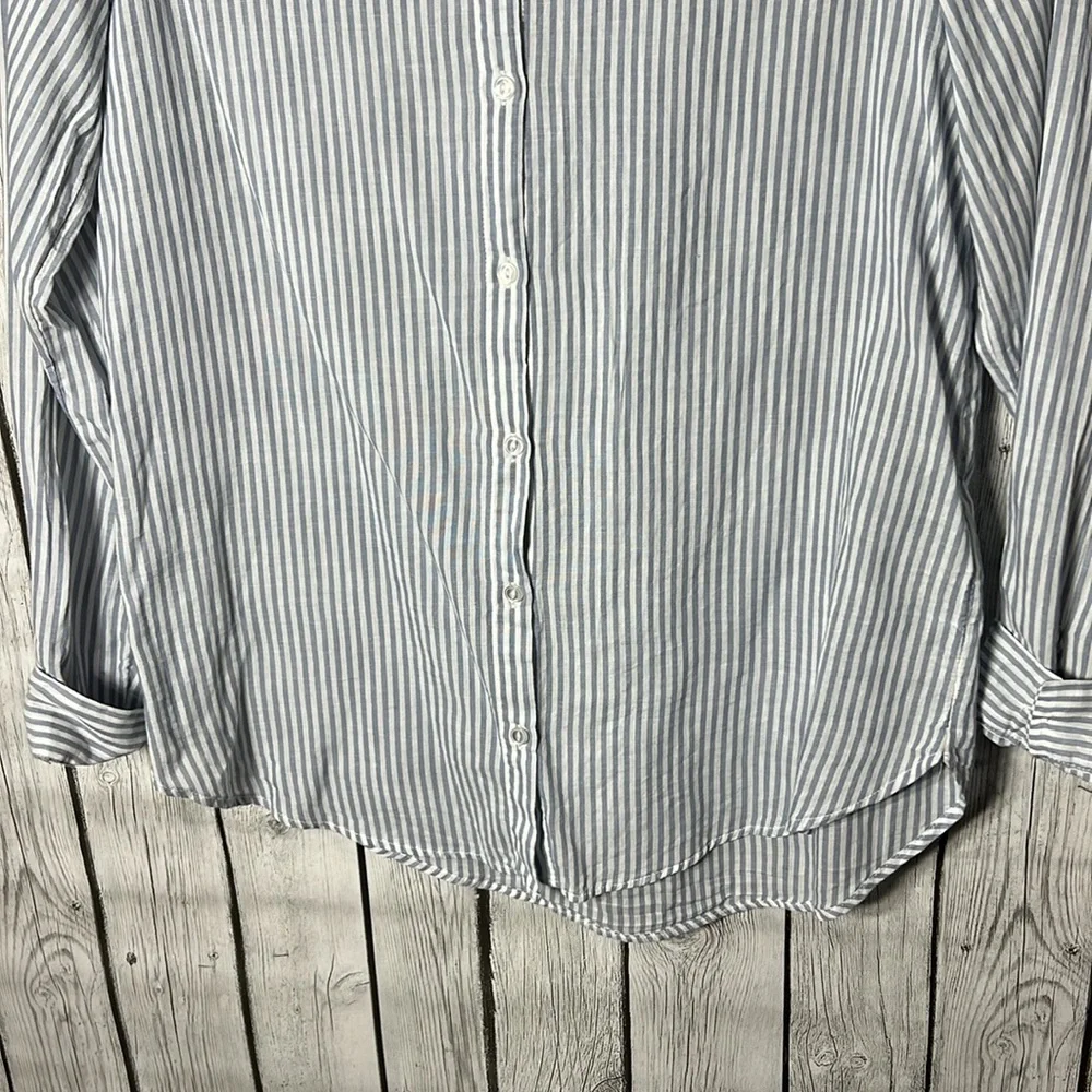 Divided striped lightweight button front top size 4